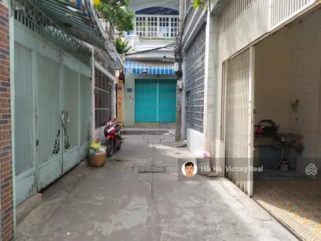 Bán nhà hẻm 947 lạc long quân, đối diện lê minh xuân dt 5,1 x 15,6m x 2 tầng, nhà còn kiên cố