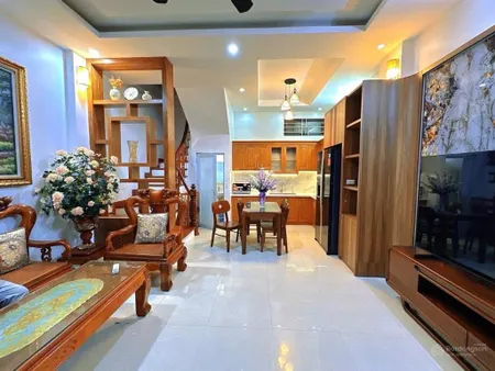 Nhà đẹp phố nguyễn văn huyên, 2 thoáng, cạnh cv nghĩa đô và 2 trường đại học, 11.5 tỷ