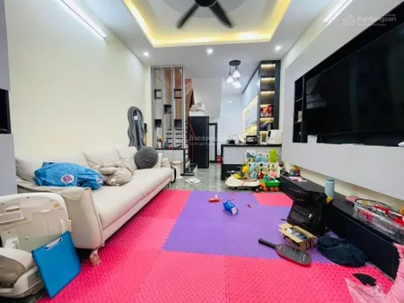 Chị gái nhờ bán nhà phố lĩnh nam, 34m2, 5 tầng, 3 ngủ giá hơn 5 tỷ. ngõ nông, thông, 10m ra oto đỗ