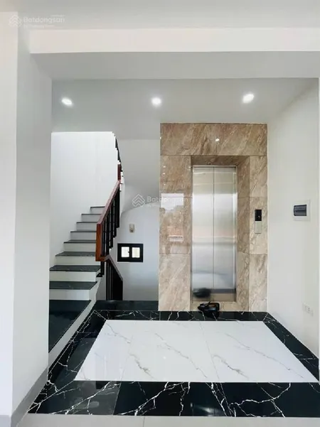 Tây hồ quận mặt ngõ ô tô kinh doanh thang máy nhà mới kong 6 tầng 11,5 tỷ