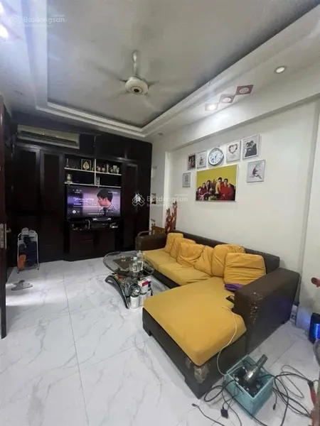 Hoàng quốc việt 36m2 5 tầng gần phố nhà đẹp ở ngay