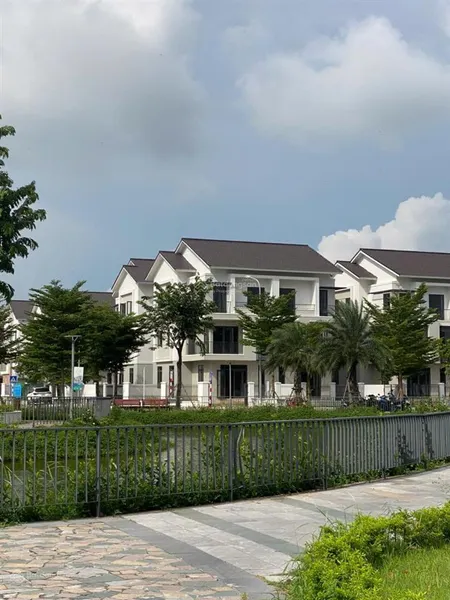 Căn biệt thự trước mặt hồ đẳng cấp cuối cùng tại centa riverside