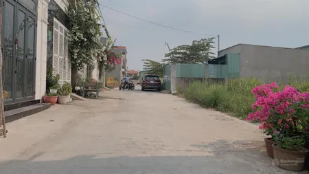 Lô đất 10x18.2=182m2 full thổ cư. có sẵn xưởng kiên cố. giá 9 tỷ. tách được làm 2 lô đẹp