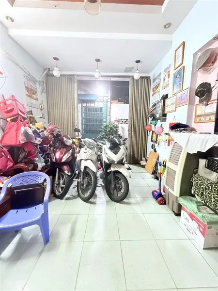 Ngộp bank nhà 2 tầng nguyễn sơn không quy hoạch, không lộ giới. 3,5x10. giá 3,5 tỷ. sổ vuông a4