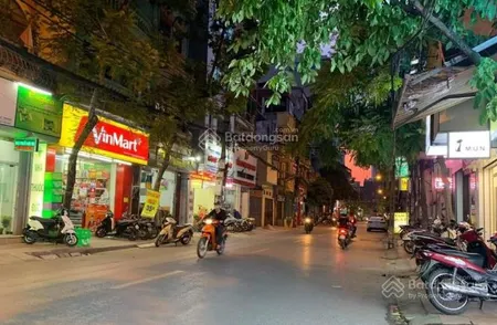 Nhà đẹp hoàng văn thái hiếm nhà bán vài chục mét ra phố chỉ 6,4 tỷ