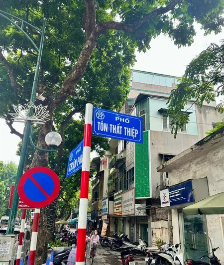 Cần bán nhà căn góc phố tôn thất thiệp, ba đình. dt sổ 75m2 x 6t, mt 6m. ngõ rộng 4,5m nhà gần mp