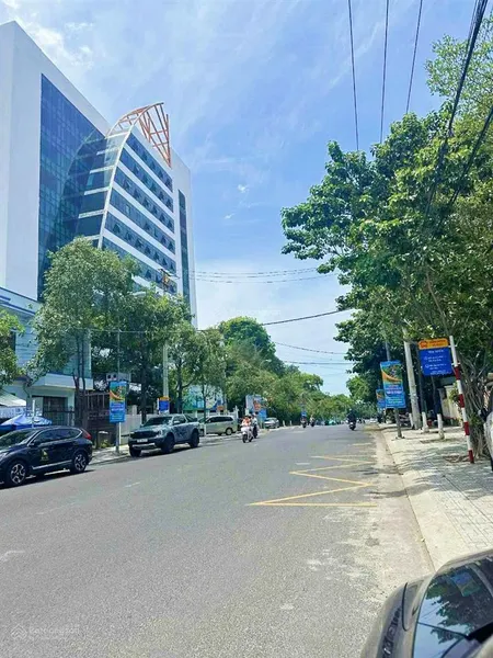 Mặt tiền tôn thất tùng, cách biển hòn chồng 100m hơn *sẵn dòng tiền thu nhập 220 tr/ tháng