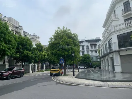 Bán liền kế sao biển 23 dt 67,5m2, hoàn thiện 4,5 tầng có thang máy vhocp1 hn