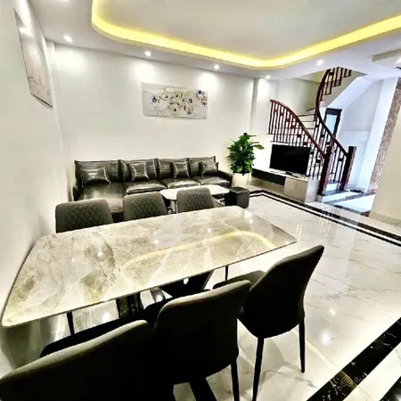 Bán nhà thạch bàn 68m2hơn 8 tỷô tô đỗ cổngthang máyfull nội thất4 ngủsát chung cư tb