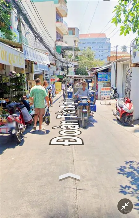 { nhà 3 tầng mặt tiền đoàn trần nghiệp đi ra biển hòn chồng 300m } * nhà giá 13,5 tỷ