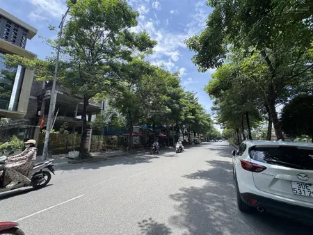 Chính chủ bán căn biệt thự 230m2 tp giao lưu view hồ giá 73.9 tỷ