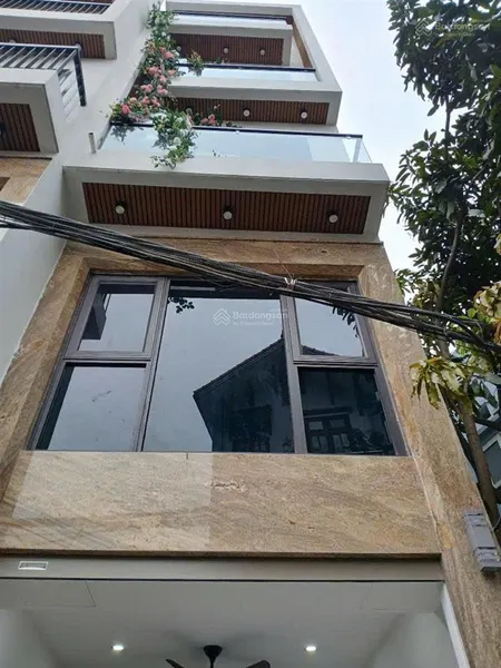 Thạch bàn long biên nhà 5 tầng ôtô tránh, thang máy full nội thất dt 50m giá chào 11 tỷ