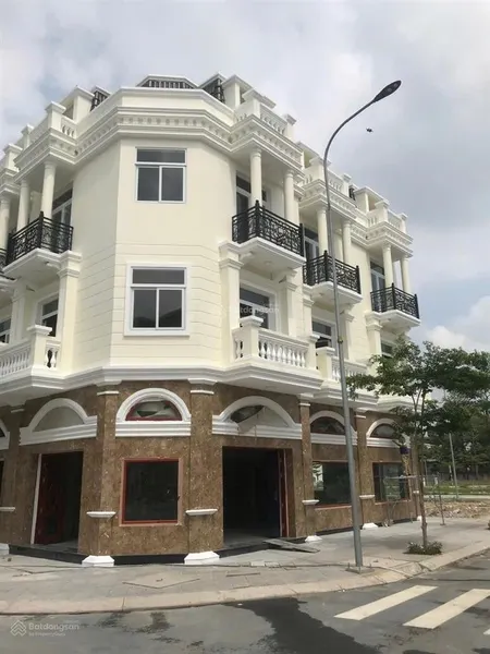 Căn góc trục chính icon central. liền kề vincom dĩ an. sổ hoàn công. có thương lượng