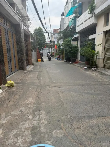 Chỉ 100tr/m2, hxh, dt 4x25m, vuông vức, được xây dựng cao tầng, bùi đình túy, giá 10,3 tỷ tl.