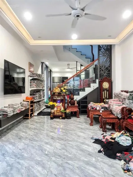 Góc ngã tư, 3 tầng, hải châu. đẹp chắc chắn, gia chủ đang ở. giá chỉ 9.6 tỷ