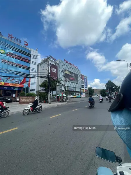 Bán dãy trọ mặt tiền đường đình phong phú cách lê văn việt chỉ 70m, dt 200m2 ngang 8m, vuông vức