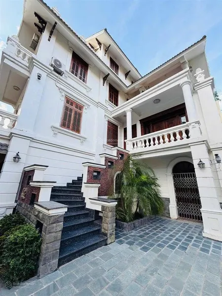 Chuyển nhượng căn biệt thự siêu hiếm phố lê hồng phong
