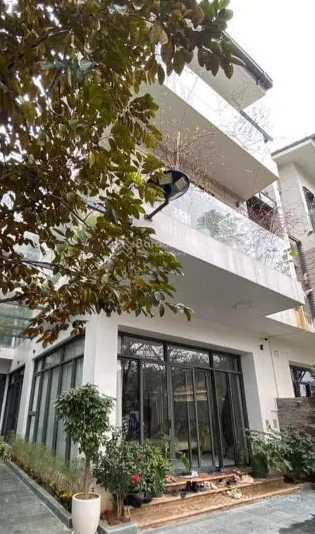 Bán nhà ngã 3 nguyên hồng vũ ngọc phan, 60m2 4tầng phân lô ôtô đỗ cổng nhà xây móng chắc 7 tầng