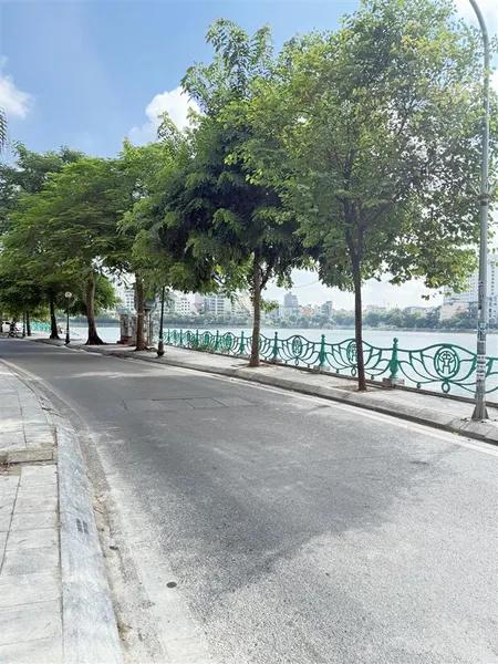 Toà nhà dòng tiền vị trí vàng của hồ tây 200m2, 8 tầng