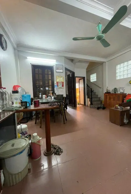 ĐỘI CẦN NHÀ RỘNG NGÕ THÔNG .