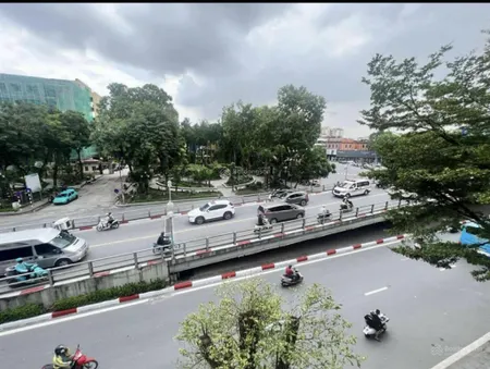 Bán nhà mặt phố kinh doanh đỉnh caomột mặt phố một mặt ngõgần nhiều trường đại học lớntrung tâm