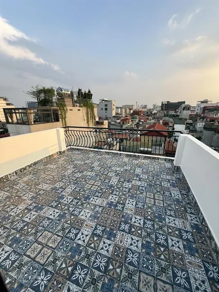 Mặt ngõ kinh doanh ccmn 7 tầng thang máy dòng tiền 1 tỷ/năm tt đống đa 19.5 tỷ