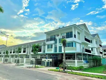 Bán nhà phố vườn thiên đàng 2 ecolakes mỹ phước nằm kế bên đại học việt đức
