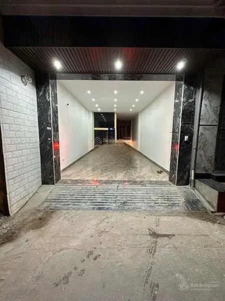Bán nhà phố lê trọng tấn khu phân lô quân đội diện tích 70.5m2 xây 6 tầng thang máy ô tô vào nhà .