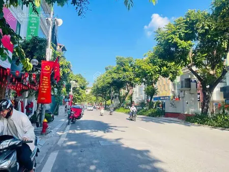 Bán gấp đất tặng nhà mặt phố kim mã, đoạn phố rộng đẹp nhất 4 làn ô tô tránh