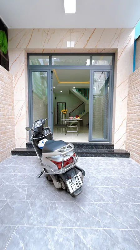 NHÀ MỚI XÂY  ĐÚC 4 TẤM DT 4 X24 

CÓ 6 TỶ VIP Q4