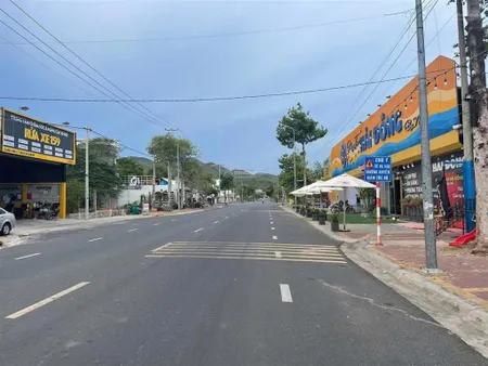 Bán lô đất 2 mt nhựa 3/2 ngay trung tâm long hải, thích hơp kd mua bán. cách dinh cô chỉ 2km