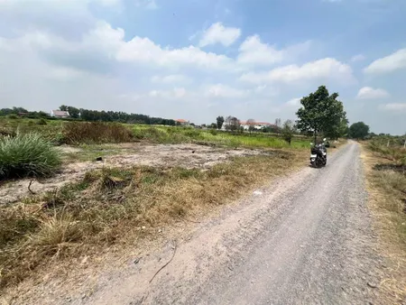 Chính chủ cần bán gấp lô đất mặt tiền nguyễn thị ni 135m2 giá thương lượng