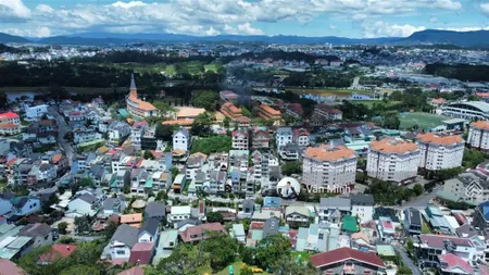 Đẹp rẻ hiếm! 990m2 nguyễn trãi, p. xuân hương đà lạt, 2 mt đường nhựa giá đầu tư 56 tỷ