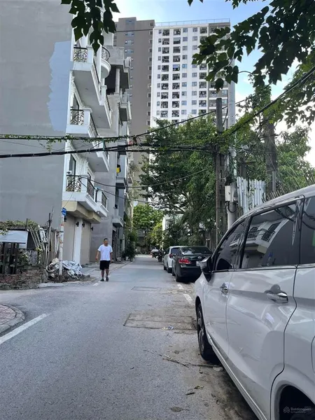 Bán đất thượng thanh . vỉa hè oto tránh hơn 6 tỷ . dt 33m mt 5 , hậu 5 . zalo 0817 085 ***