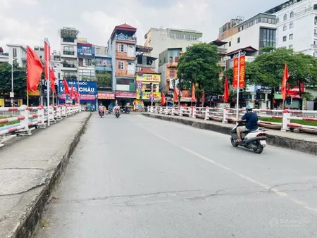 Ngã tư sở, lô đất vàng dt 166m2 x mặt tiền 8m. giá 27,5 tỷ. sổ đẹp, ngõ nông rộng, thông. xây chdv