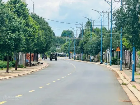 Bán gấp lô đất mt lê duẩn nhựa 25m cách chợ 400m, dân cư đông đúc, dt 131m2 giá 1tỷ950, shr