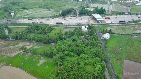 4827m2 có 300m2 thổ cư, mt đường kênh a, thị trấn tân túc, bình chánh