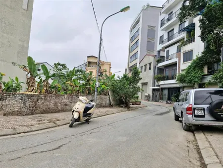 Bán đất đg cự khối, hoa động, 105m2, mt 5m, giá 21 tỷ, phân lô, ô tô tránh vỉa hè, cảnh đẹp mê ly