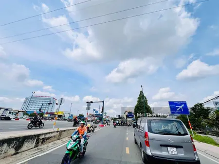 Hàng đầu tư 60tr/m2 đất mt sát phạm văn đồng xây tự do cao tầng 110m2 giá 7.1 tỷ