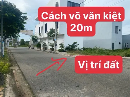 Bán lô đất 222m2 TC 100m2 tại Võ Văn Kiệt tp Bà Rịa cách đường lớn 20m, lô góc đẹp giá 3.3 tỷ Thương lượng