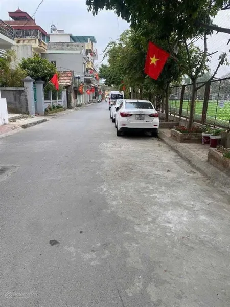 Siêu phẩm đông mỹ, dt 56m2. đường rộng 4 mét. sát sân bóng 30m xem là ưng. chủ mót bán giảm sâu