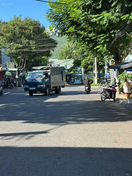 Bán đất mặt đường kinh doanh sầm uất, gần chợ, gần biển