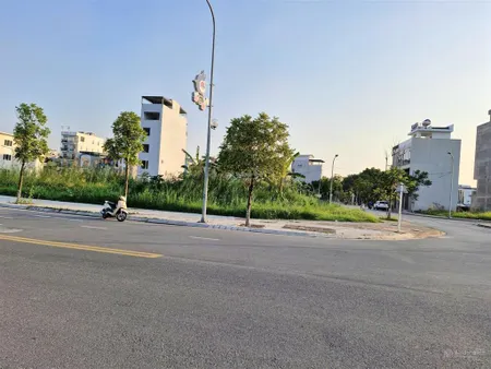 Bán đất mặt phố cự khối, hoa động, 120m2, mt6m, giá 33.2 tỷ, view hồ công viên kinh doanh tiềm năng