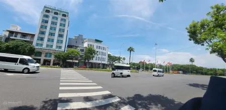 Đất đẹp đường nại nam 8 hướng nam. hàng hiếm chót nhanh. vị trí đẹp
