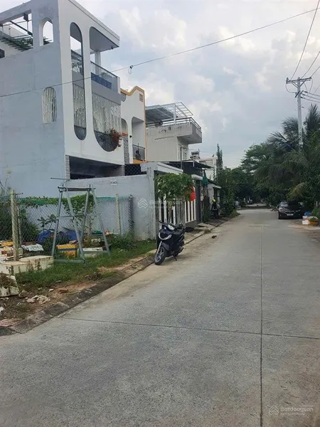 Bán lô đất gần vincom lê văn việt 100m2 giá 5,5 tỷ