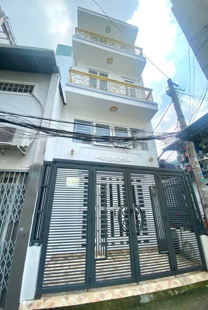 Nhà hẻm thông ngay Lạc Long Quân, giá chỉ 5ty350 , 4 tầng, nhà siêu đẹp, DTSD 86m2