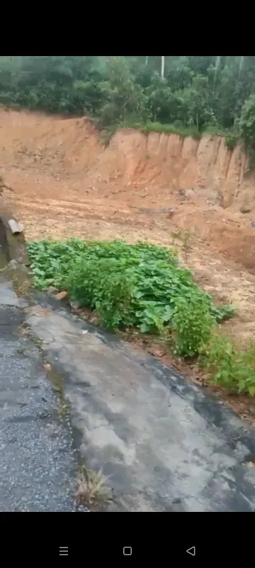 Nhà mình cần bán 900m vuông đất.có 300m thổ cư.ai thiện chí mua thì liên hệ với mình