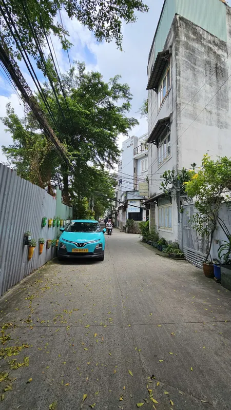 Cách 1 căn nhà ra mặt tiền xe hơi 🚘Q4 
Ngang 3.5 dài 7 HƠN 2 TỶ