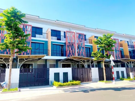 Bán căn nhà phố 3 tầng suncasa central 100m2 giá rẻ 3,25 tỷ đã có sổ hồng . ngay trung tâm vsip2.
