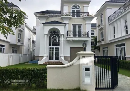 Cần bán gấp căn biệt thự đơn lập the venica dt 312m2 + 80m2 đất cv. nhà thô . căn duy nhất đang bán